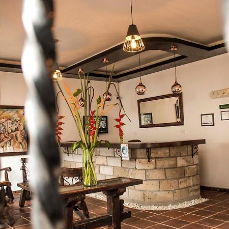 פופאיין Hotel Los Portales Inn מראה חיצוני תמונה